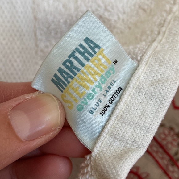 Martha Stewart white bath towel - Picture 2 of 4